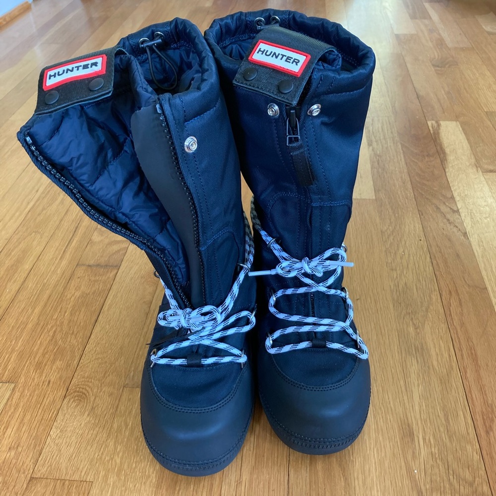 NWT Black Hunter snow boots